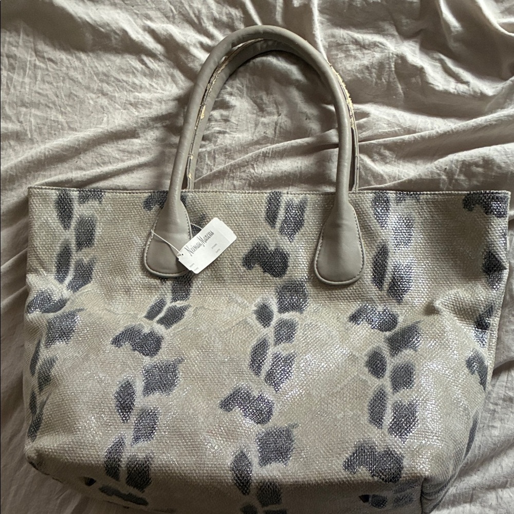 Neiman Marcus Elegant Gray and Cream Snake Skin Large Shoulder Bag - Picture 12 of 16